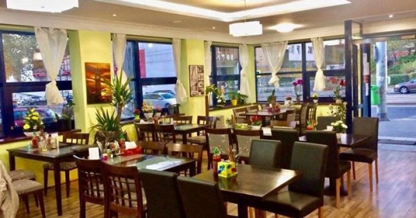 Nhượng lại cửa hàng ăn tại Praha 3, đầy đủ bàn ghê, xoong nồi ạ.