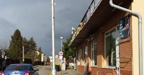 Nhượng lại HĐ 105 m2 chủ tư nhân tại trung tâm thương mại JESENICE Praha 4