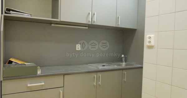 Cho thuê cửa hàng 400 m2, Praha 4, Kamýk, 300 Kč/m²/tháng