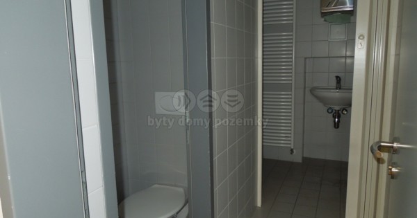 Cho thuê cửa hàng 400 m2, Praha 4, Kamýk, 300 Kč/m²/tháng