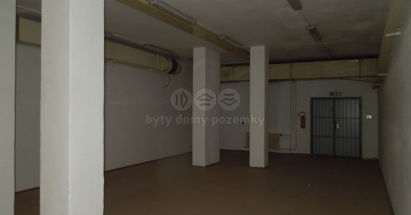 Cho thuê cửa hàng 400 m2, Praha 4, Kamýk, 300 Kč/m²/tháng