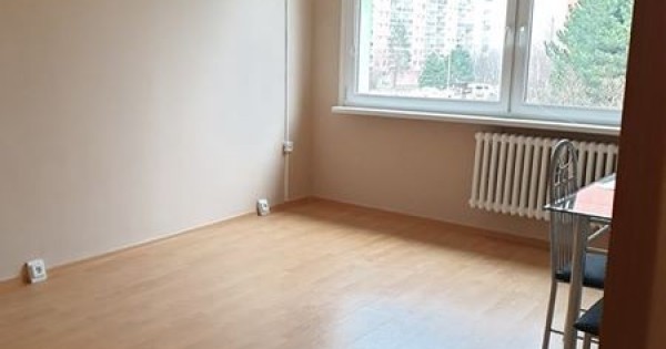 Cho thuê nhà 3+1, kamyk cách chợ Sapa 2 bến bus, Praha 4