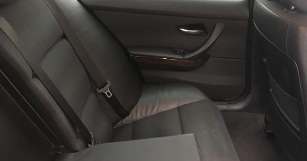 Bán xe BMW 325i, đời 2005 mới chạy 150k km