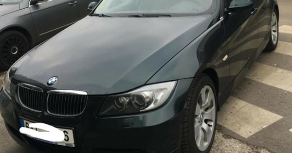 Bán xe BMW 325i, đời 2005 mới chạy 150k km