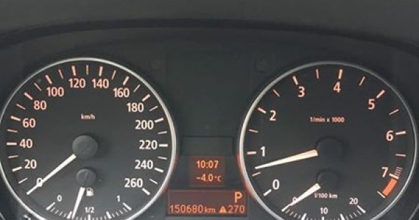 Bán xe BMW 325i, đời 2005 mới chạy 150k km