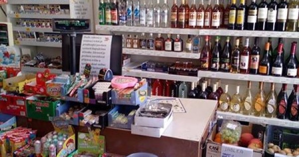 Nhượng lại HĐ Potraviny DT 110m2 tại TP Mělník nájem 12000kc/th,thu nhập 80ng/1th,đã hoạt động 8 năm