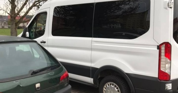 Xe ford transit 9 chỗ, xe mới chạy được 50 nghìn km