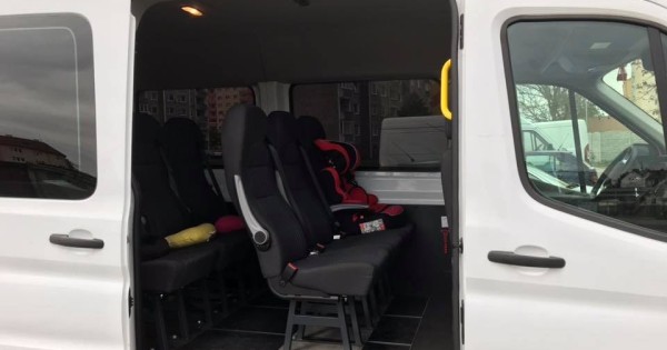 Xe ford transit 9 chỗ, xe mới chạy được 50 nghìn km