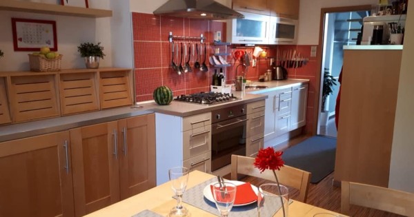 Tây muốn bán cả toà nhà 4 tầng,ở praha 9 vysočanká