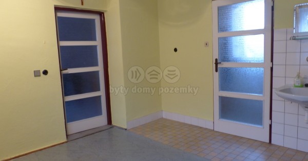 Bán nhà trên ở dưới kinh doanh, chủ tư nhân 238m2, Strakonice