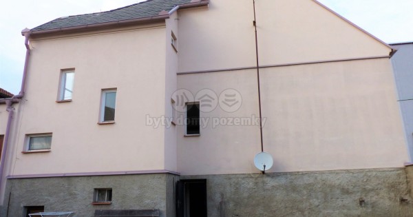 Bán nhà trên ở dưới kinh doanh, chủ tư nhân 238m2, Strakonice