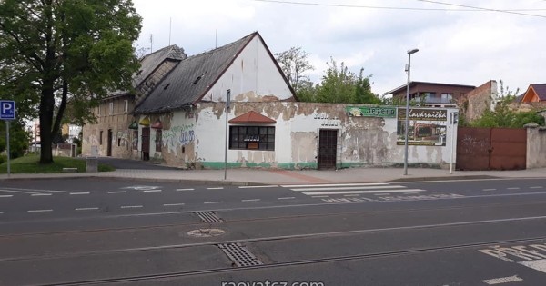 Cần bán 1200 m2 đất tại trung tâm TP Litvinov