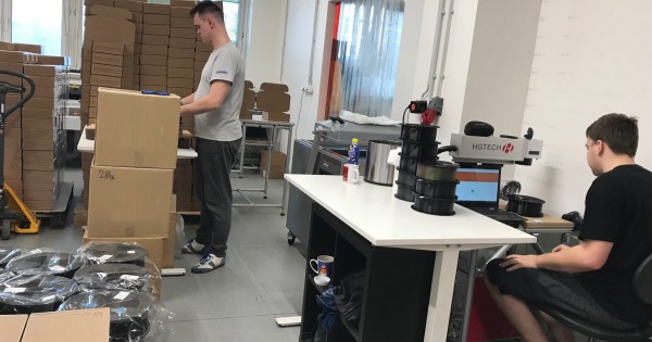 Cần tuyển 2 người làm sản xuất máy in tại Praha 7