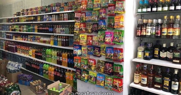 Nhượng lại Potraviny diện tích 160m2 nằm giữa metro Andel và karlovo nám