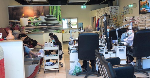 Nhượng tiệm Nails tại trung tâm (Tyresö) Stockholm, Thụy điển