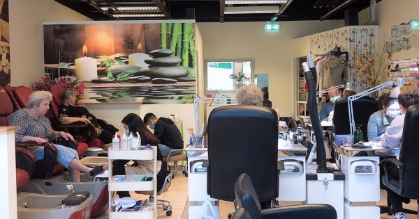 Nhượng tiệm Nails tại trung tâm (Tyresö) Stockholm, Thụy điển