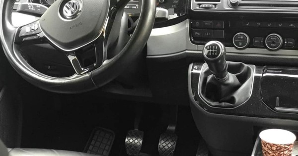 Bán xe T6 caravelle 2015 đã chạy 55000 km highline 150kw