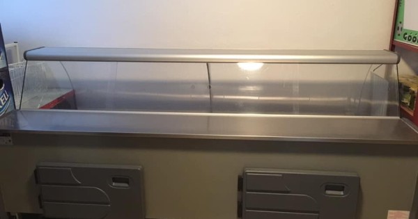 Thanh lý tủ mát và tủ salam còn tốt ở Zlín