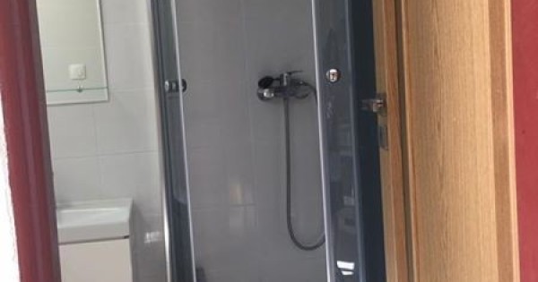 Cho thuê nhà 2 phòng ngủ, bếp, hành lang thoáng tại Praha