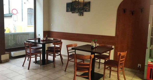 Nhượn lại bistro, giữa khu trạm xá, văn phòng, bảo hiểm, cấp 2, gym..