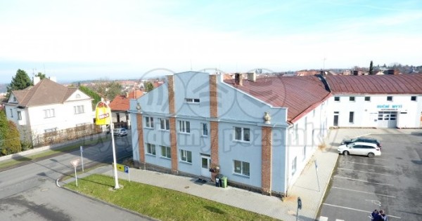 Cho thuê cửa hàng 250 m2, trong trung tâm mua sắm ở Kostelec nad Č. Lesy