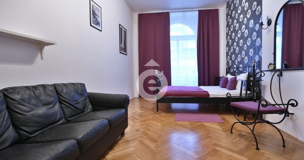 Cho thuê căn hộ 3+1, 94 mét vuông tại Francouzská, Praha 2