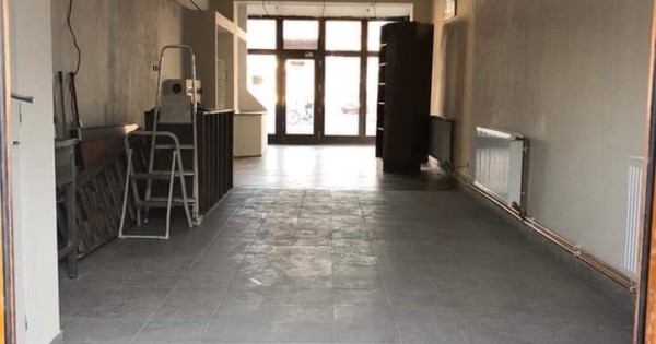 cho thuê cửa hàng mới sửa ,dt 60 m2 ở TP 7.500 dân Frýdlant, Liberec