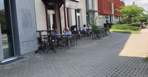 Sang nhượng quán ăn, diện tích 150m2, vườn 33m3, 7 chỗ để xe..