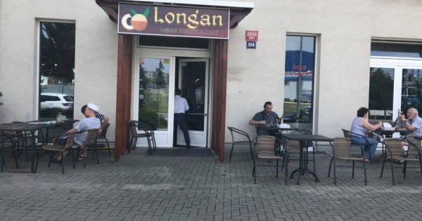 Sang nhượng quán ăn, diện tích 150m2, vườn 33m3, 7 chỗ để xe..