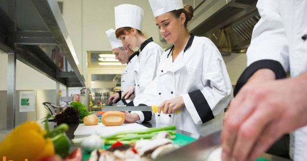 Cần tuyển đầu bếp  Việt - thái - sushi có tay nghề làm việc tại Praha