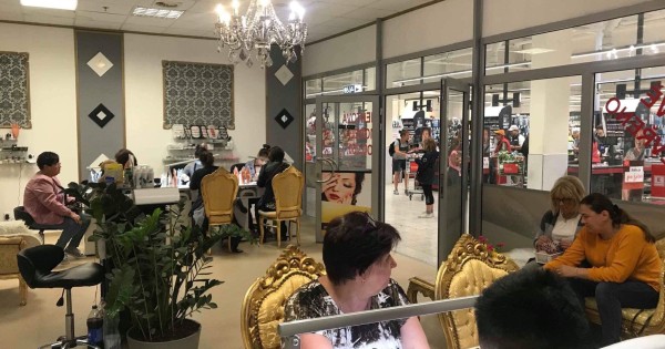 Nhượng lại tiệm Nails Trong Kaufland TP Cheb