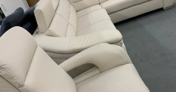 Bán bàn ghế hàng trưng bày của Đức, mới 99%