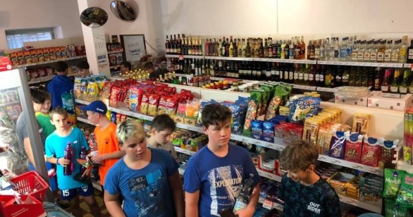 Nhượng lại cửa hàng trên ở dưới bán hàng làng Dražice, Tábor