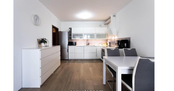 Mình giao bán byt 2+kk, 63 m vuông có ban công tại Praha 10