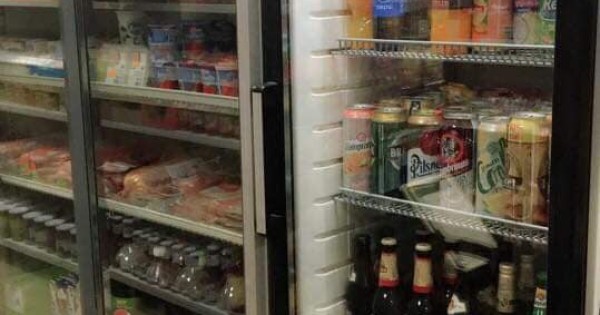 Nhượng lại cửa hàng cạnh bến xe, diện tích 98m2, ngày 9k ở Ústí nad Labem