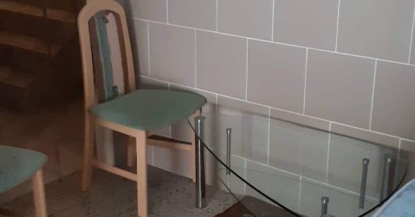 cạnh chợ Sapa đi bộ 5 phút còn một phòng cho thuê