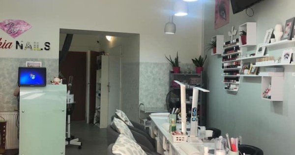 Tiệm nails trung tâm praha 1 cần nhượng