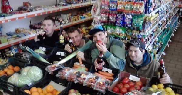 Bán cửa hàng. Cần bán cửa hàng (Potraviny) làng 300/400 dân