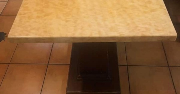 Thanh lý ít bàn ghế mặt bàn bằng đá, chân gỗ