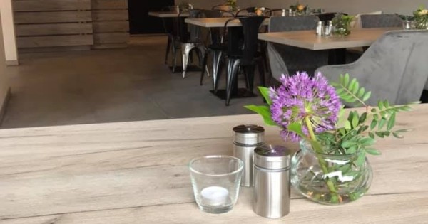 Quán VN nové Butovice Praha 5 tuyển bồi bàn barista bt tiếng Séc tốt & tiếng Anh cơ bản