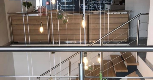 Quán VN nové Butovice Praha 5 tuyển bồi bàn barista bt tiếng Séc tốt & tiếng Anh cơ bản