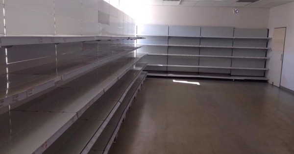 Thanh lý giàn giá gồm giàn đơn và tủ Jogurt và tủ salam