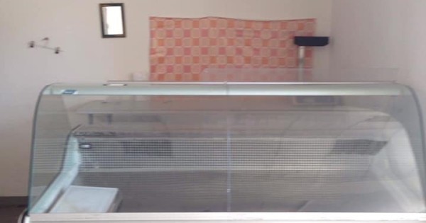 Thanh lý giàn giá gồm giàn đơn và tủ Jogurt và tủ salam