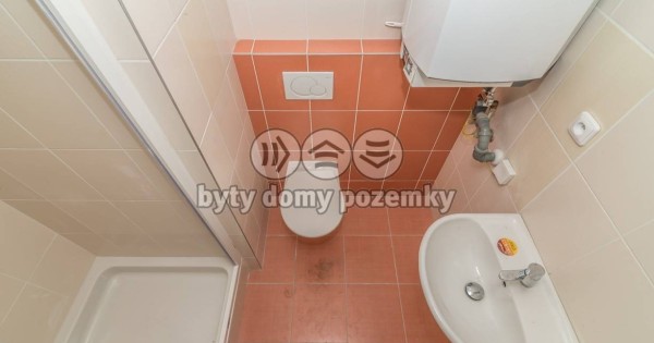 Bán bất động sản, cửa hàng 468 m2, Praha 6