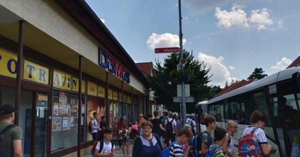 Nhượng cửa hàng Potraviny cạnh bến Bus, TT thành phố, trường học, bệnh viện