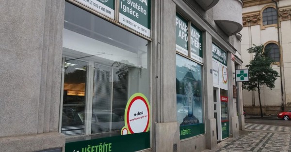 Cửa hàng cho thuê tại Ječná, Praha 2, ngay cạnh quảng trường Karlovo.