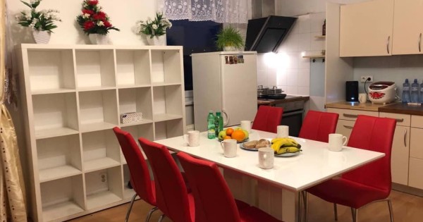 Mình có byt 3+kk ,89m2 +10m2 balkon, tại Modřany praha 4