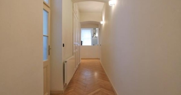 Bán nhà 3+ (78m2) cách quảng trường con Gà 150m Praha 1