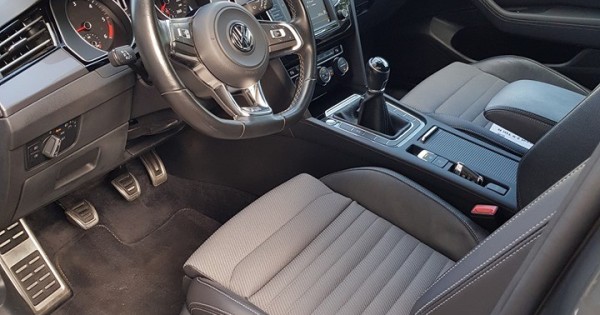 VW PASSAT R line 2.0TDI/110KW, 157000KM, 4/2016, xe không đâm hay va quyệt