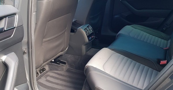 VW PASSAT R line 2.0TDI/110KW, 157000KM, 4/2016, xe không đâm hay va quyệt